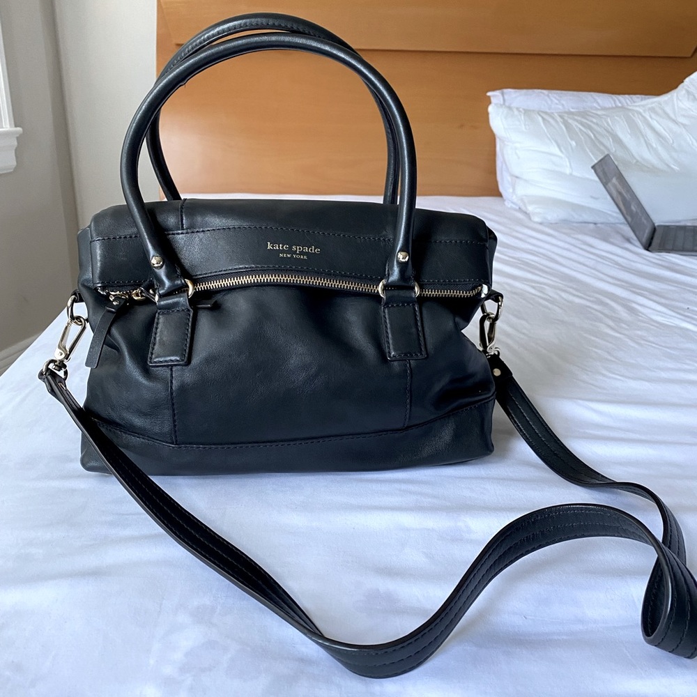 KATE SPADE BLACK MEDIUM HANDBAG W/ ADJUSTABLE SHOULDER STRAP